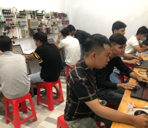 LỚP PLC + BIẾN TẦN + MÀN HÌNH HMI.