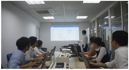 A group of people in a roomDescription automatically generated with low confidence
